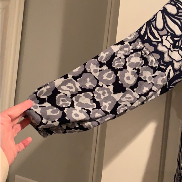 Flowy button down top - Picture 2 of 5